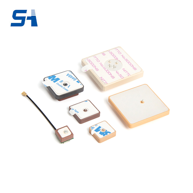 How does a device's internal design affect signal reception with a built-in GPS positioning antenna?